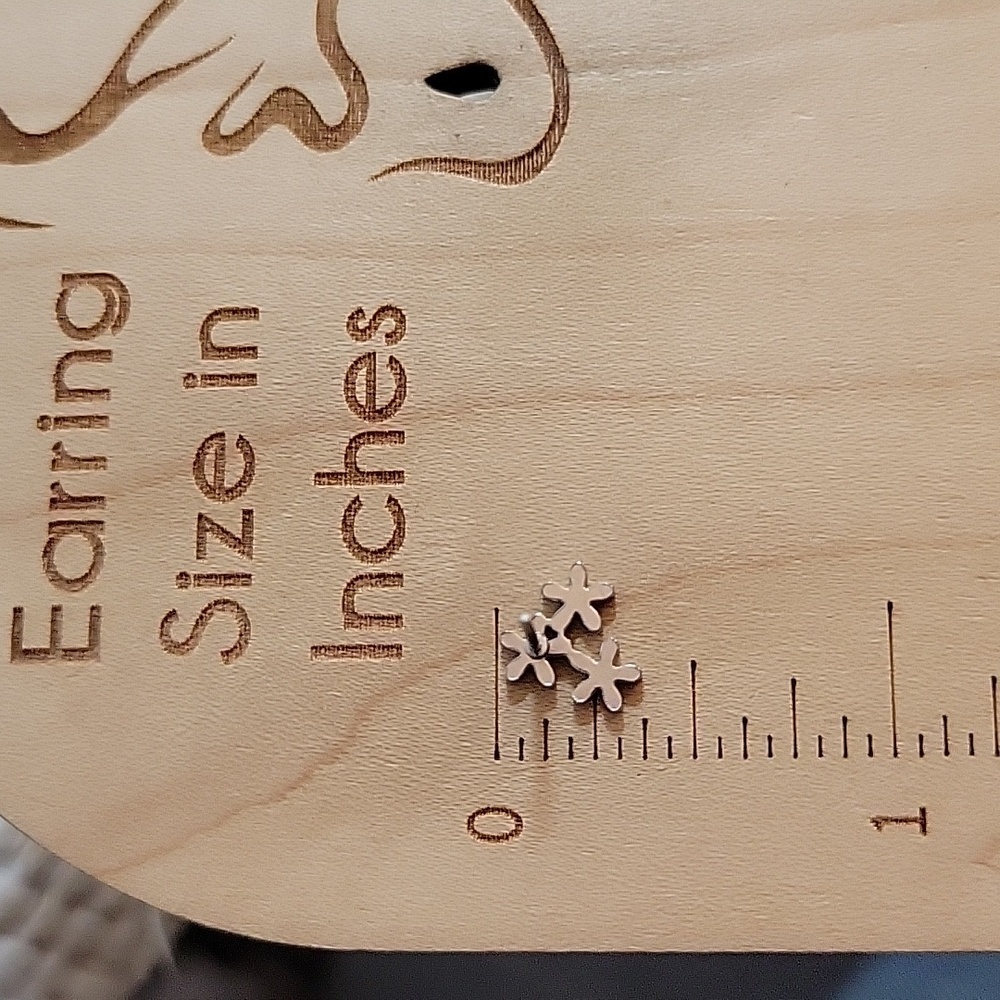 Flower Cluster Stud Earrings, choice of color - Picture 4 of 4